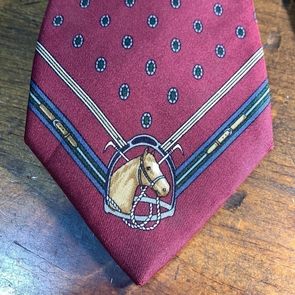 Francesco Smalto Paris maroon silk tie with a Palomino horse head in the center